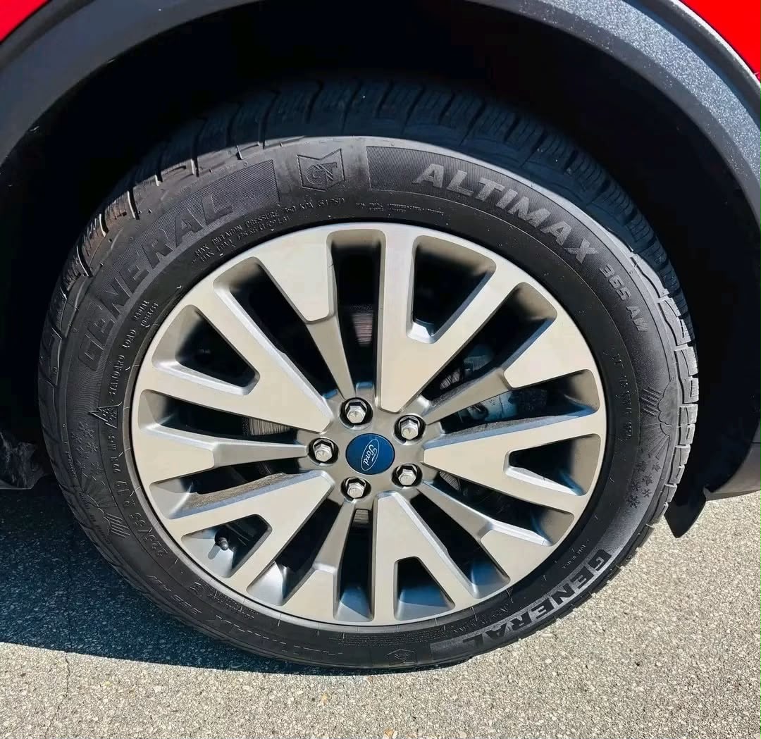 2022 Ford Escape Titanium Hybrid Sport AWD - Image 3