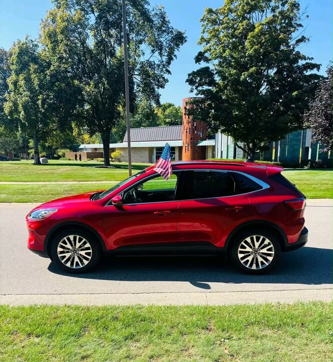 2022 Ford Escape Titanium Hybrid Sport AWD - Image 9
