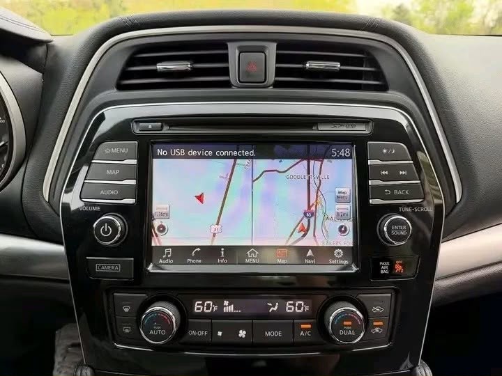 2017 Nissan Maxima SR - Image 14
