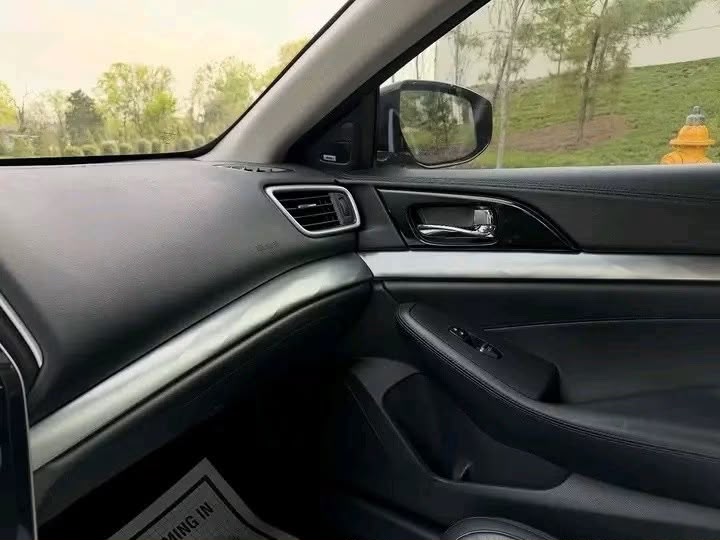 2017 Nissan Maxima SR - Image 10