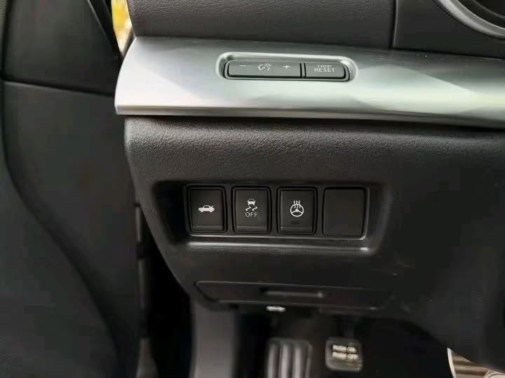 2017 Nissan Maxima SR - Image 12