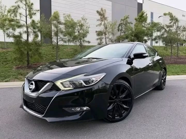 2017 Nissan Maxima SR - Image 3
