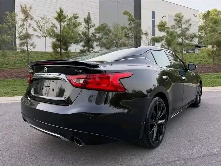2017 Nissan Maxima SR - Image 6